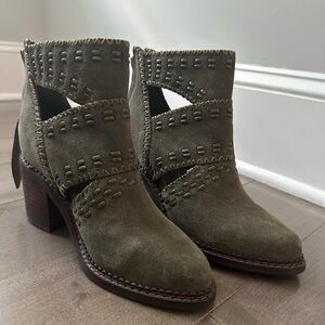 Sbicca Jossly Forest Green Boots in sz 6